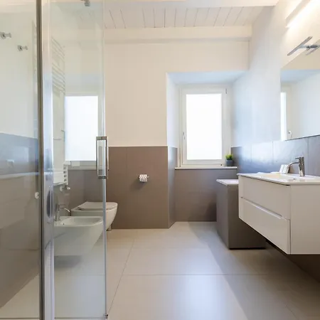 Corso Garibaldi 21 & ヴァスト